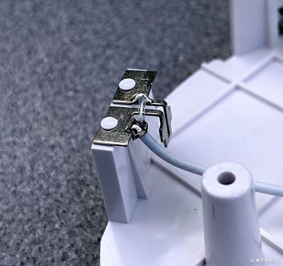 撬開Google Wifi路由器，一窺內部天線的布局與設計巧思